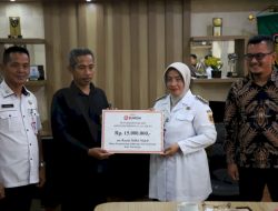 Bupati Purworejo Yuli Hastuti Serahkan Tali Asih untuk Keluarga Korban Kecelakaan Laut Jatimalang