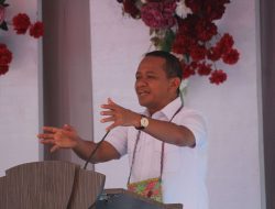 Menteri ESDM, Bahlil Lahadalia Resmikan Pasar Fakfak: Saya Pernah Jual Ikan dan Sayur di Sini