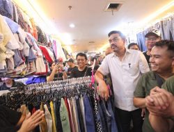 Kunjungi Pasar Senen, Menteri UMKM Maman Abdurrahman Dengar Langsung Aspirasi Pedagang Thrifting