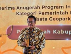 Bupati Asep Japar Terima Trofi Prestisius detikJabar Awards 2025 untuk Wisata Geopark Dunia