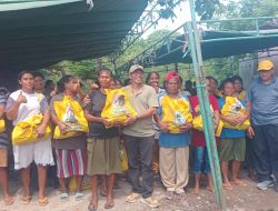 DPD II Partai Golkar Flores Timur Salurkan Bantuan “Kantong Kuning” untuk Pengungsi Erupsi Lewotobi