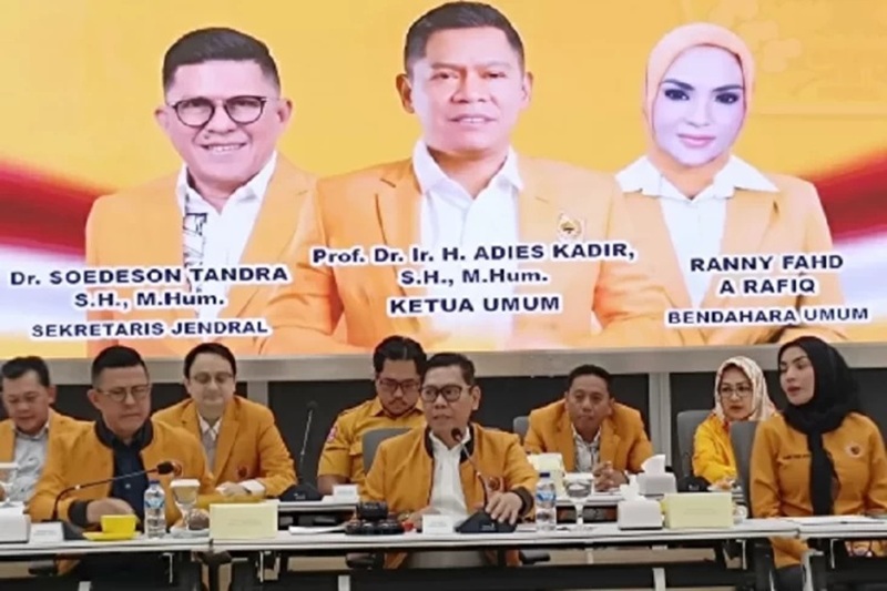 Adies Kadir Kukuhkan 250 Orang Pengurus DPP MKGR 2025–2030, 30 Persen Perempuan