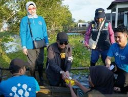 Wagub Hasnuryadi Sulaiman Salurkan Ribuan Paket Bantuan untuk Warga Terdampak Banjir Kalsel