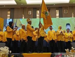 Bahlil Lahadalia Lantik Hidayat Arsani sebagai Ketua DPD Golkar Babel Periode 2025–2030