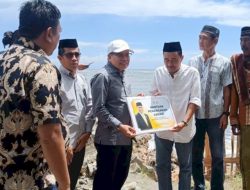Turun Ke Lokasi Abrasi, Taufan Pawe Bawa Bantuan dan Harapan ke Cappa Gusung