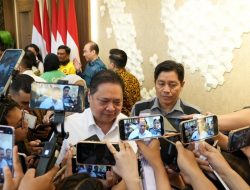 Jelang Lebaran, Airlangga Hartarto Pastikan Harga Barang Masih Stabil Meski Biaya Logistik Global Naik