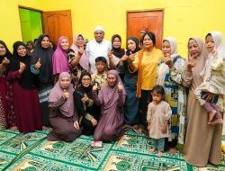 Gubernur Papua Mathius Fakhiri Serahkan 400 Sak Beras untuk Korban Kebakaran di Jayapura