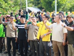 Ratusan Ojol Serbu Kantor Partai Golkar Jambi, Cek Endra Bagikan Paket Sembako