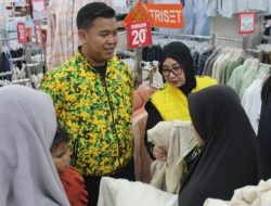 Senyum Lebaran untuk Mereka! Partai Golkar Kediri Ajak Anak Pra Sejahtera Belanja Baju Baru