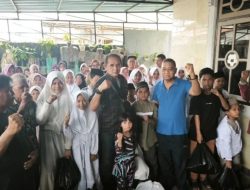 Aksi Nyata Jelang Lebaran! Robert Kardinal Salurkan Ribuan Sembako untuk Warga Rentan di Sorong