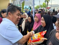 Bansos Mengalir! Gubernur Babel Hidayat Arsani Salurkan 2 Ton Lebih Beras untuk Warga Kurang Mampu