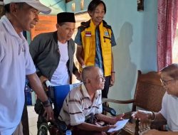 Gandung Pardiman Datangi Rumah Lansia Lumpuh di Pelosok Gunungkidul, Bantuan Kursi Roda Bikin Haru Warga