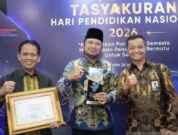 Gubernur Rudy Mas’ud Bawa Kaltim Bersinar, Raih Penghargaan Nasional di Hardiknas 2026