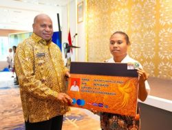 Lewat Kartu Pace Mace, Gubernur Mathius Fakhiri Bangun Fondasi Papua Cerdas dan Sejahtera
