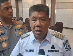Ringankan Beban Keluarga Prasejahtera, Gubernur Babel Hidayat Arsani Serahkan Bantuan Sekolah untuk 300 Siswa