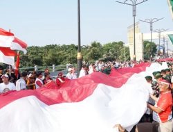 Walikota Vinanda Prameswati Pimpin Kirab Merah Putih Raksasa, Semangat Nasionalisme Warga Kediri Membara