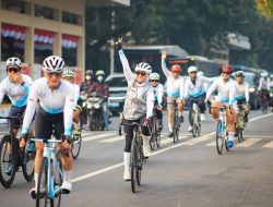Semarak HUT ke-81 RI, Menkomdigi Meutya Hafid Gowes Bersama Media dan Atlet Nasional