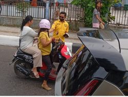 Kabut Asap Kepung Sampit, Partai Golkar Kotim Turun ke Jalan Bagikan 10 Ribu Masker