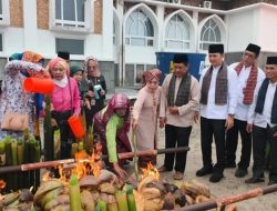 Bupati Padang Pariaman John Kenedy Azis Ajak Masyarakat Lestarikan Tradisi Malamang