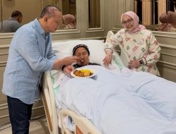 Hari Ulang Tahun Menteri P2MI Mukhtarudin Penuh Haru, Doanya Hanya Ingin Terus Berbakti kepada Ibu