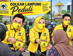 Hanan Rozak Gerakkan Partai Golkar Lampung Bagikan Masker untuk Warga Terdampak Abu Anak Krakatau
