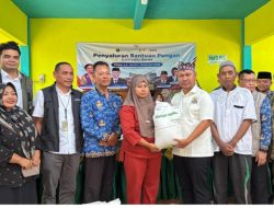 Senyum Warga Tuban Terima Bantuan Beras, Eko Wahyudi Pastikan Penyaluran Tepat Sasaran