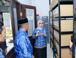 Sidak Perpustakaan Barru, Bupati Andi Ina Kartika Temukan Dua PR: Medsos Tak Maksimal dan Plafon Jebol