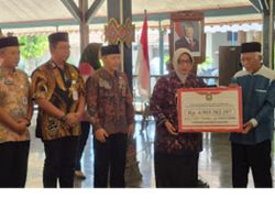 Bupati Purworejo Yuli Hastuti Kucurkan Hibah Rp4,9 Miliar untuk 87 Masjid, Mushola, dan Pesantren