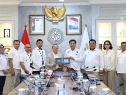 Menteri P2MI Mukhtarudin Bahas Percepatan Izin Penempatan Awak Kapal Migran bersama SAKTI