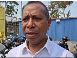 Gubernur Apolo Safanpo Perkuat Pelayanan Kesehatan Papua Selatan Lewat Bantuan Alat Kesehatan dan Ambulans