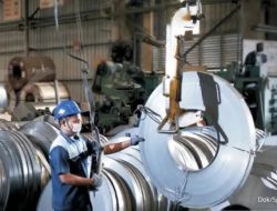 Airlangga Hartarto Dorong Proteksi Industri Baja RI Hadapi Tarif Impor 50% di Negara Maju