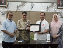 Gubernur NTT Melki Laka Lena Beri Penghargaan kepada 261 Relawan NTB atas Misi Kemanusiaan di Flores