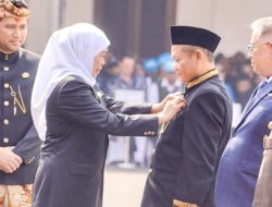 Menperin Sarmuji Terima Lencana Emas Jer Basuki Mawa Beya atas Dedikasi untuk Jawa Timur