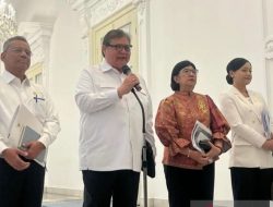 Airlangga Hartarto Laporkan Ekonomi Indonesia Relatif Stabil kepada Presiden Prabowo