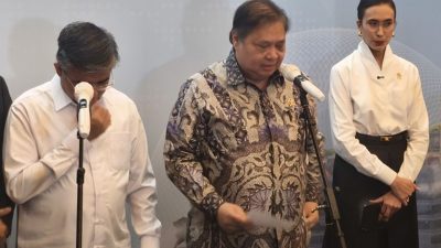 Airlangga Hartarto Umumkan Stimulus Rp31 Triliun, Ada Bansos Beras hingga Diskon Tiket Nataru!